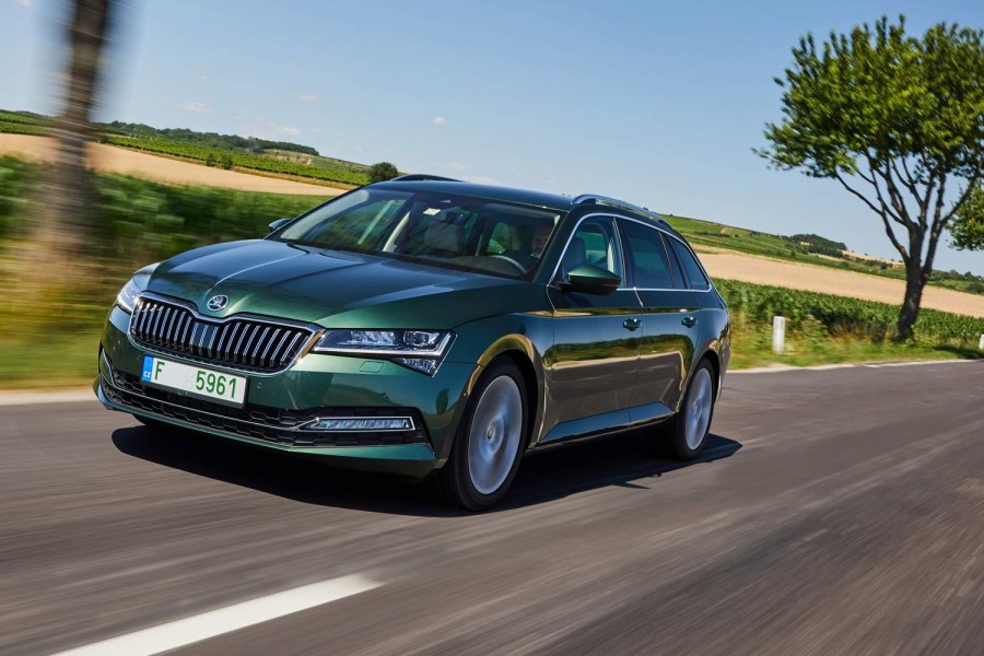 Car Reviews | Skoda Superb 2.0 TDI Evo Combi | CompleteCar.ie