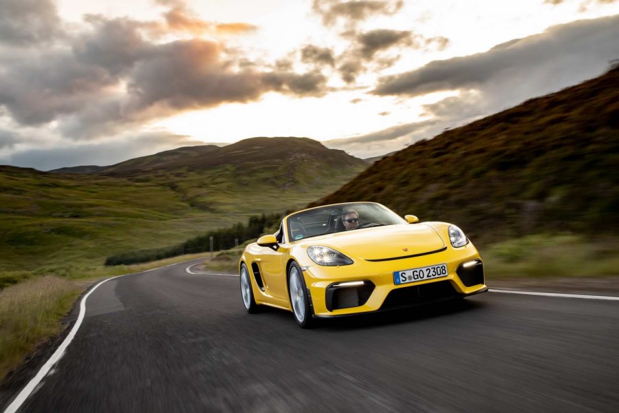 Car Reviews | Porsche 718 Spyder (2020) | CompleteCar.ie