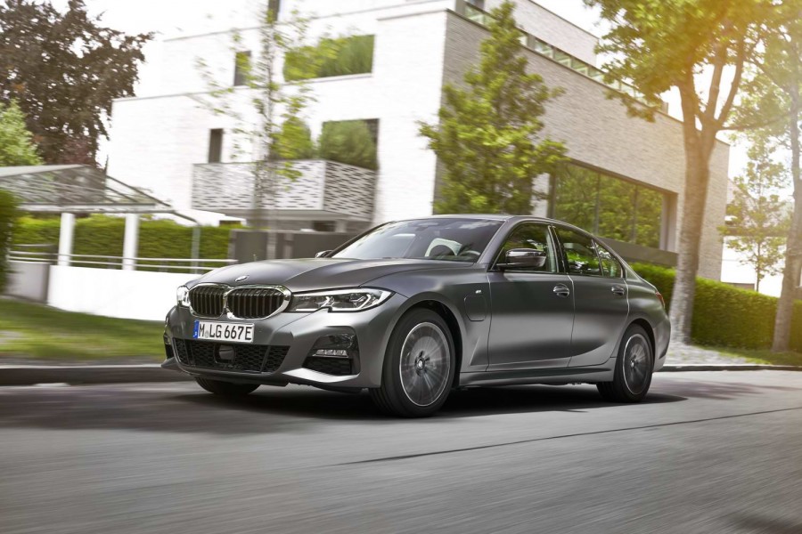 Car Reviews | BMW 330e Touring | CompleteCar.ie