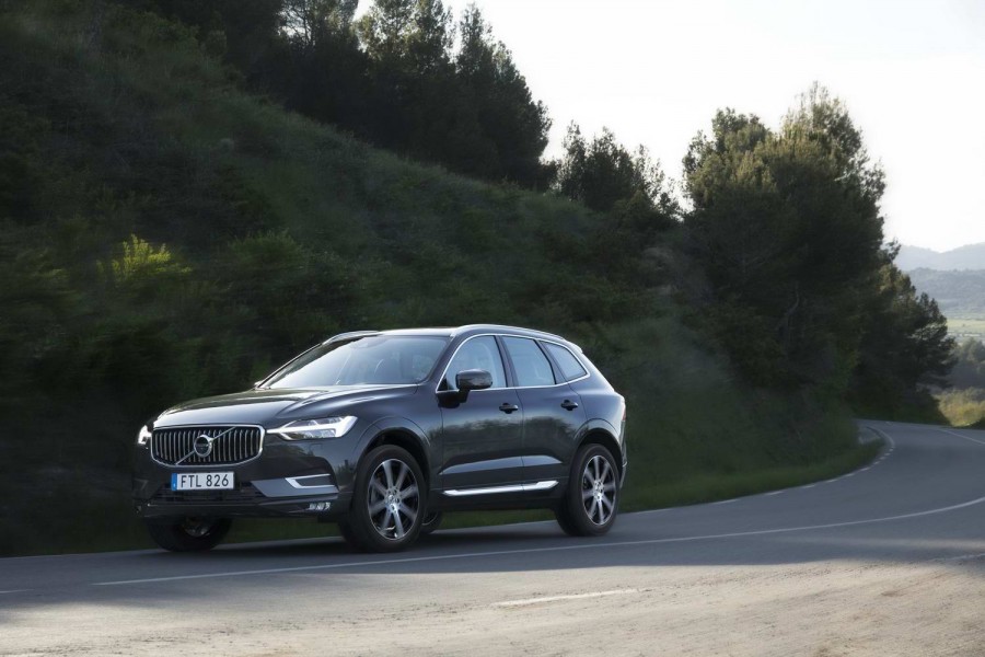 Car Reviews | Volvo XC60 B4 diesel (2019) | CompleteCar.ie