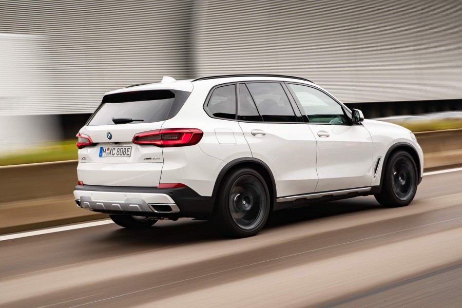 Car Reviews | BMW X5 xDrive45e hybrid (2020) | CompleteCar.ie
