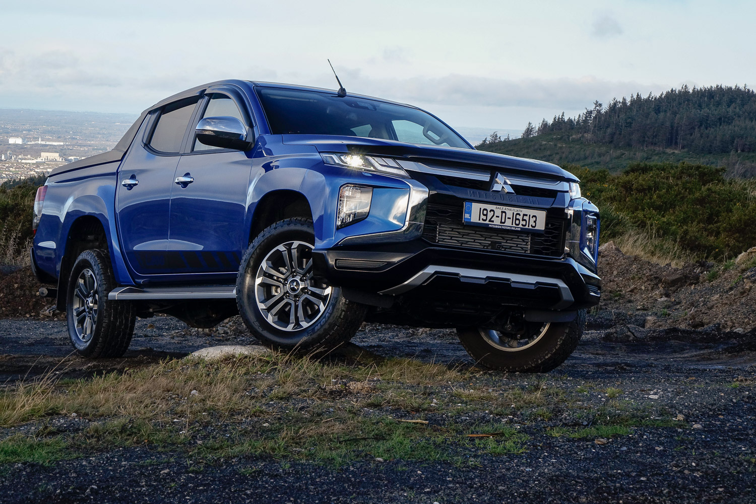 Car Reviews | Mitsubishi L200 manual (2020) | CompleteCar.ie