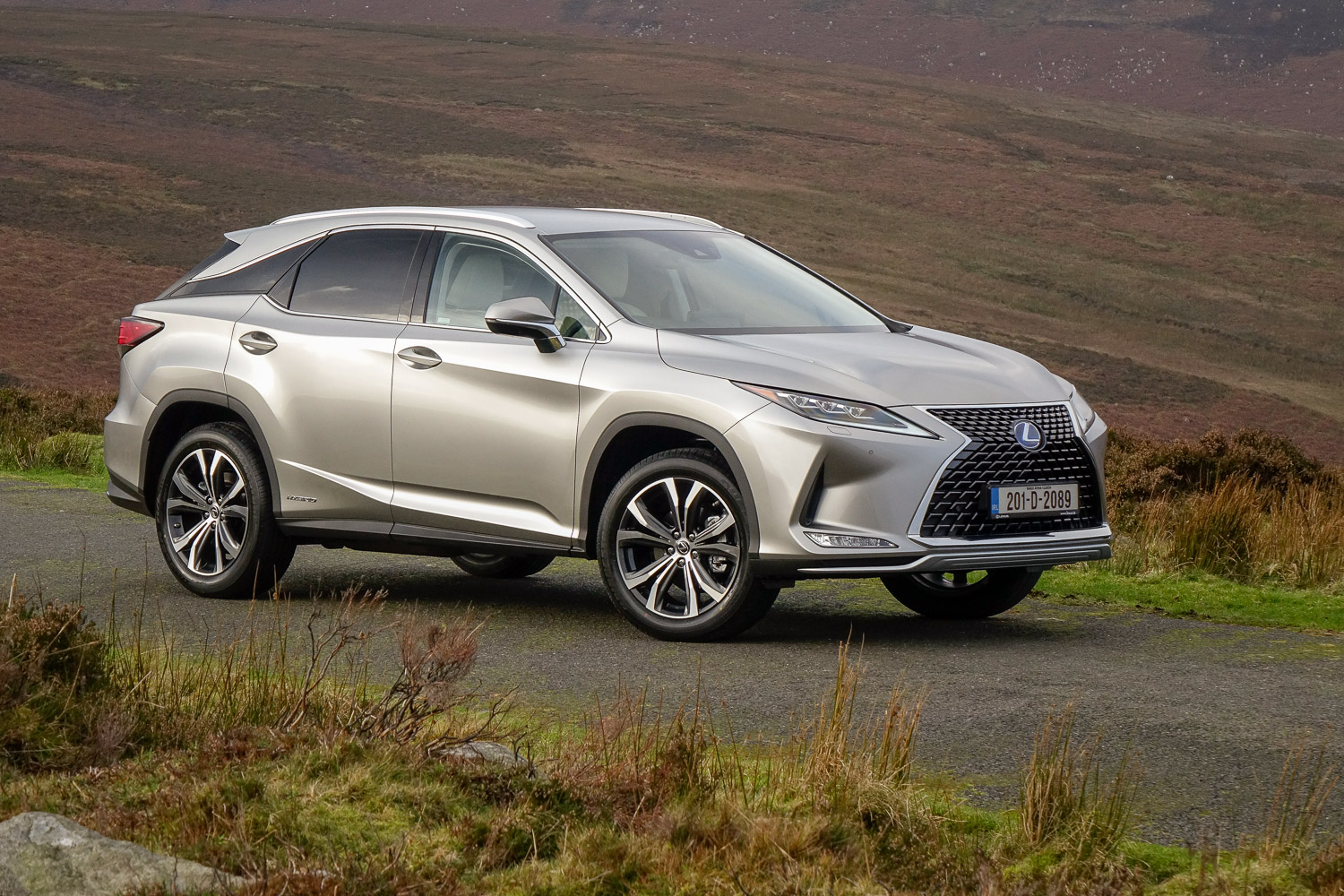 Car Reviews | Lexus RX 450h (2020) | CompleteCar.ie