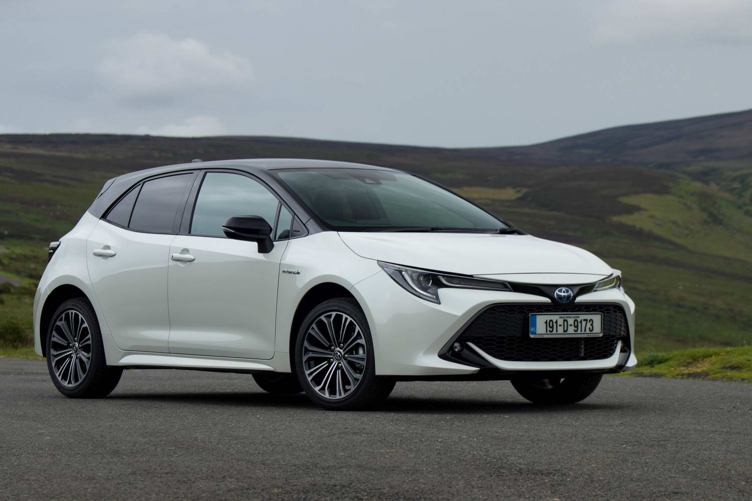 Car Reviews | Toyota Corolla 1.8 Hybrid Hatchback (2019) | CompleteCar.ie