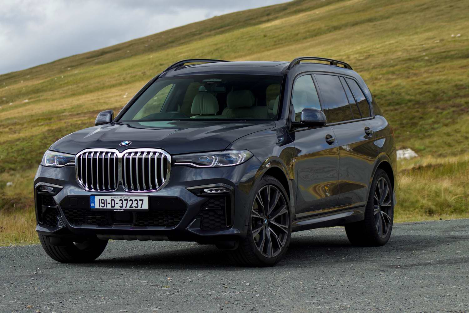 Car Reviews | BMW X7 | CompleteCar.ie