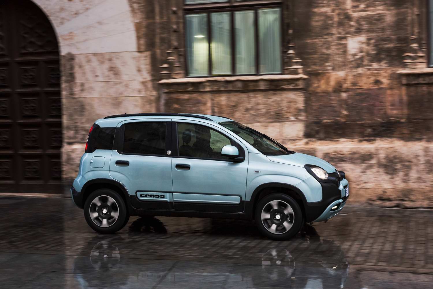 Fiat Adds Top Panda Cross to Range