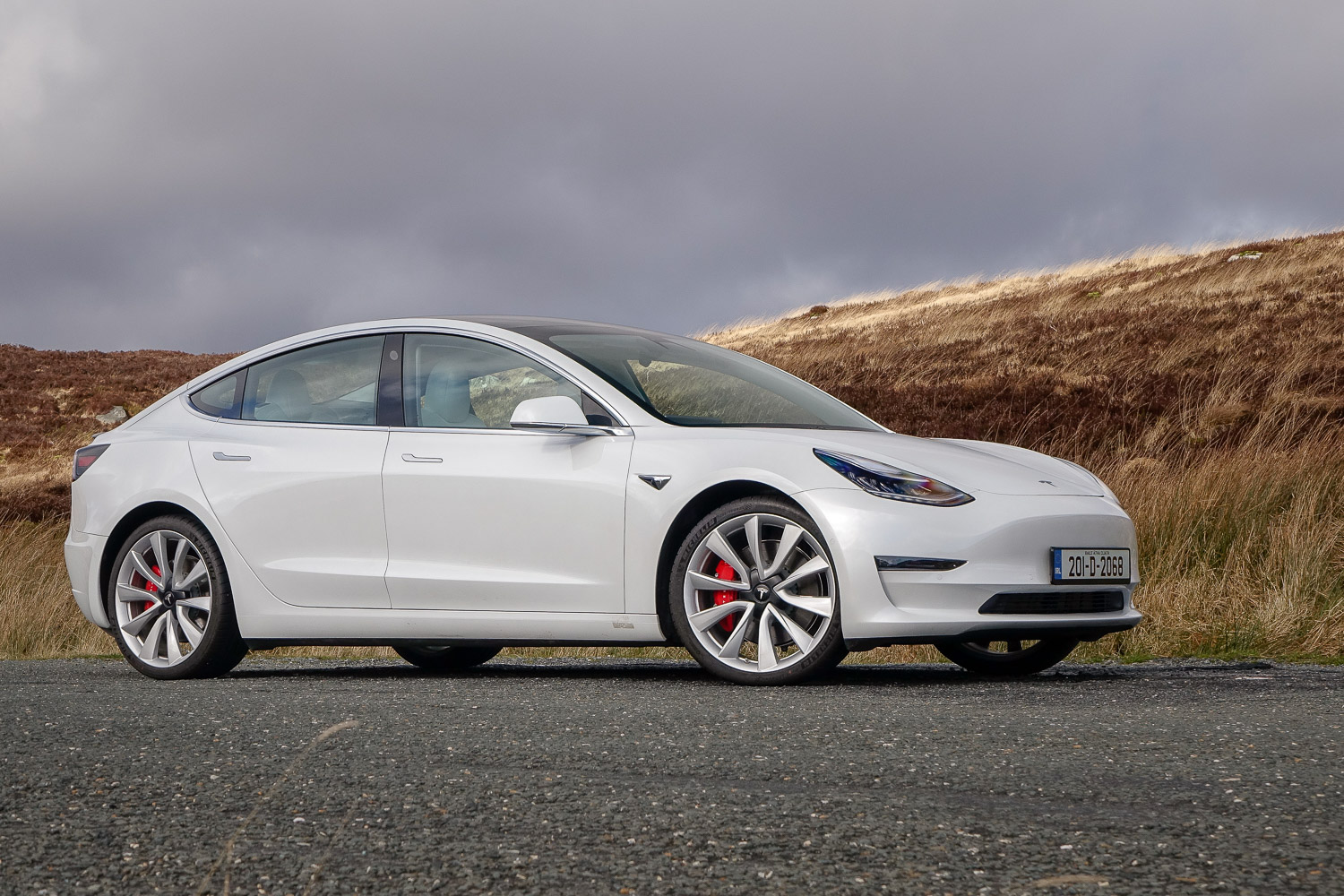 Car Reviews | Tesla Model 3 Performance | CompleteCar.ie